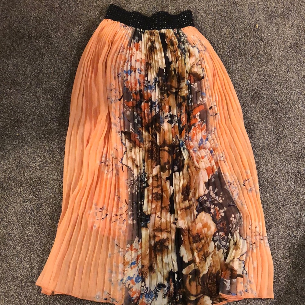 Pleated maxi skirt